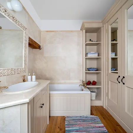 Secluded Riverside Close To Center Parcs