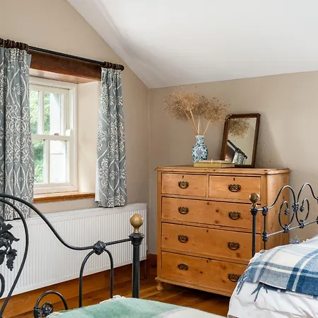 Secluded Riverside Close To Center Parcs