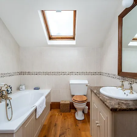 Secluded Riverside Close To Center Parcs