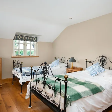 Secluded Riverside Close To Center Parcs *