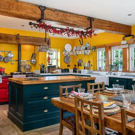 Secluded Riverside Close To Center Parcs