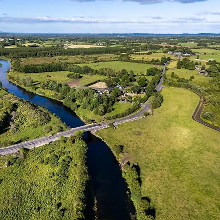 Secluded Riverside Close To Center Parcs Mullingar