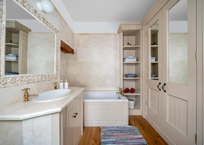 Secluded Riverside Close To Center Parcs